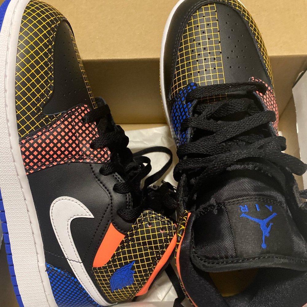 Jordan Nikes, boys sneakers size 5 , brand new